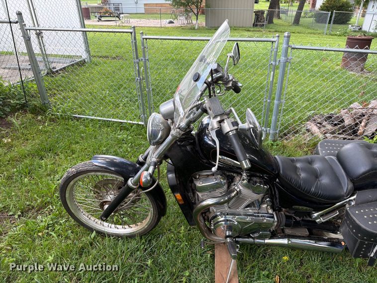 image for item EO8595 1997 Suzuki Intruder 800 motorcycle