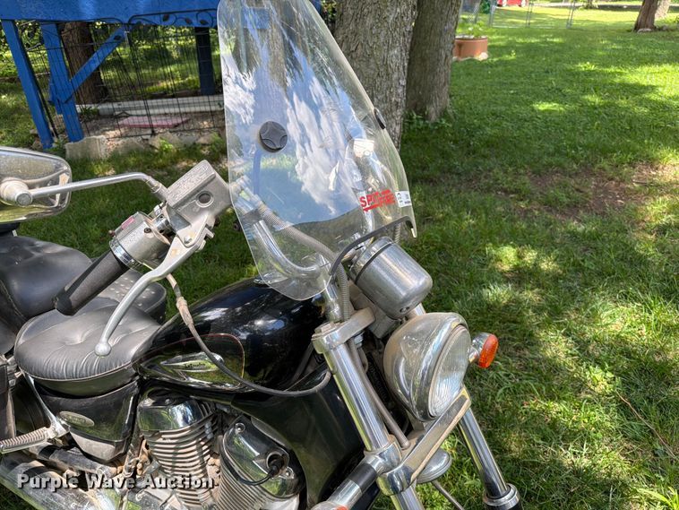 image for item EO8595 1997 Suzuki Intruder 800 motorcycle