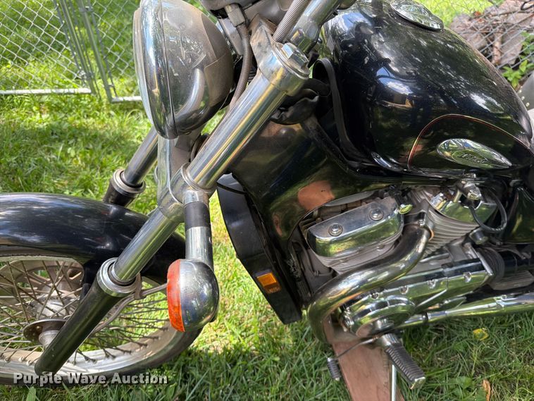 image for item EO8595 1997 Suzuki Intruder 800 motorcycle