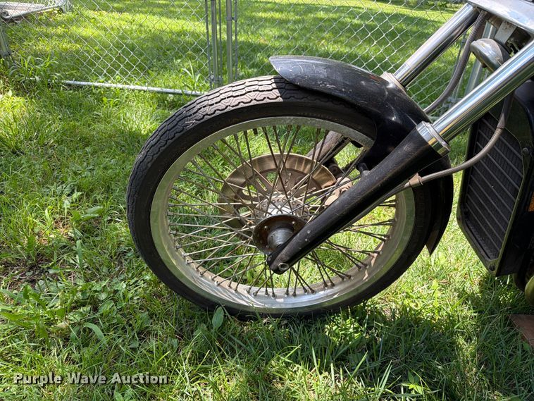 image for item EO8595 1997 Suzuki Intruder 800 motorcycle