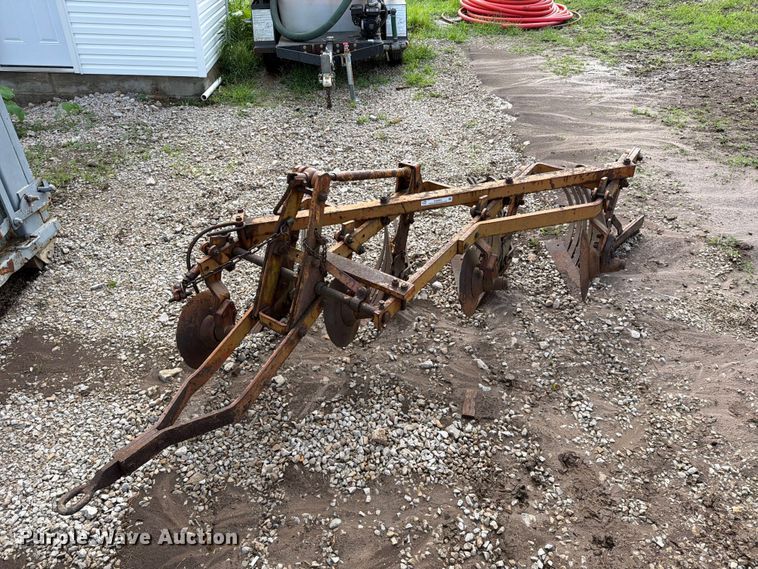 image for item EO8603 4 bottom plow