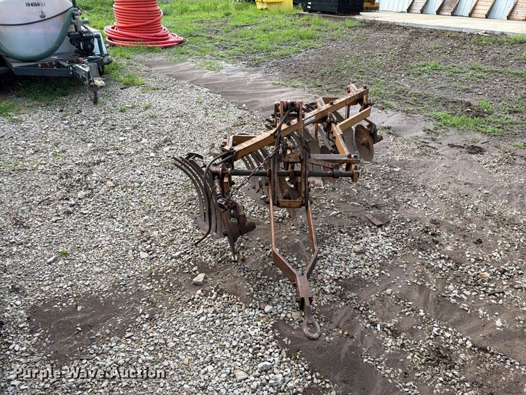image for item EO8603 4 bottom plow