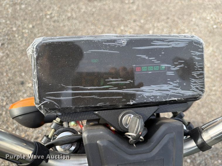 image for item EQ8043 2026 Fengxian Kairun EVT ET13 electric tricycle