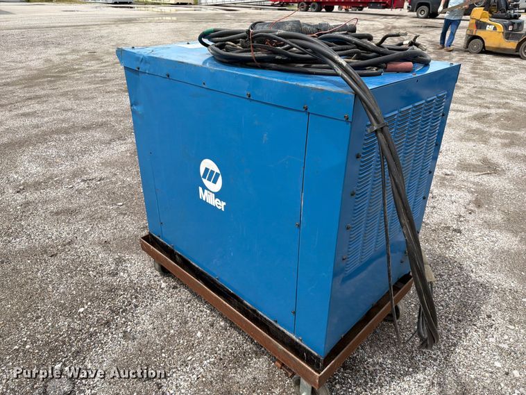 image for item EQ8051 Miller GPS-1500V welder