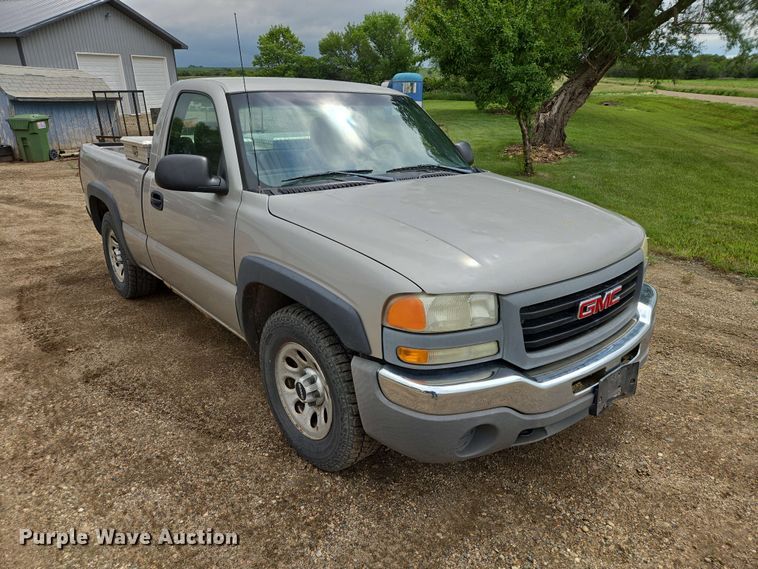image for item ER1745 2005 GMC Sierra 1500 pickup truck