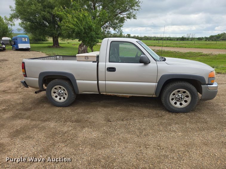 image for item ER1745 2005 GMC Sierra 1500 pickup truck