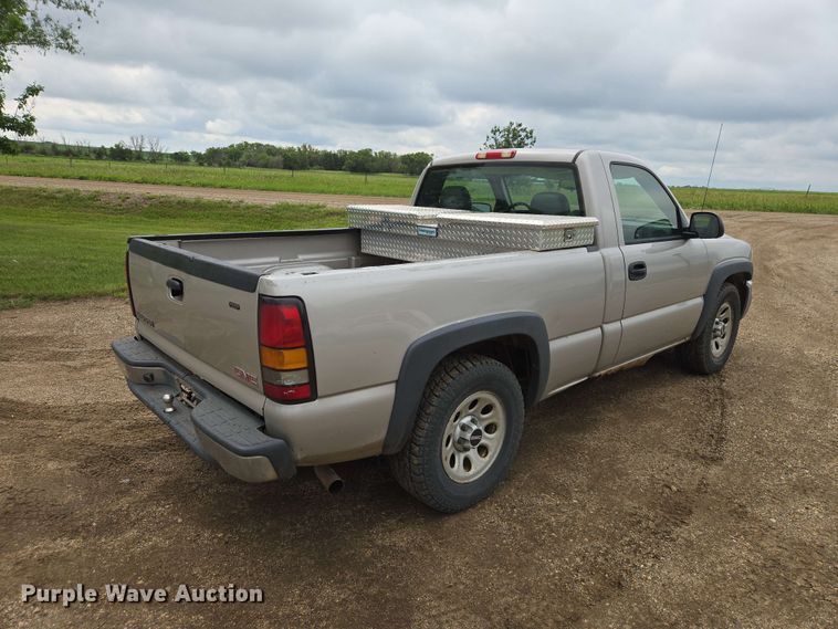 image for item ER1745 2005 GMC Sierra 1500 pickup truck