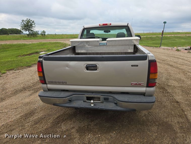 image for item ER1745 2005 GMC Sierra 1500 pickup truck