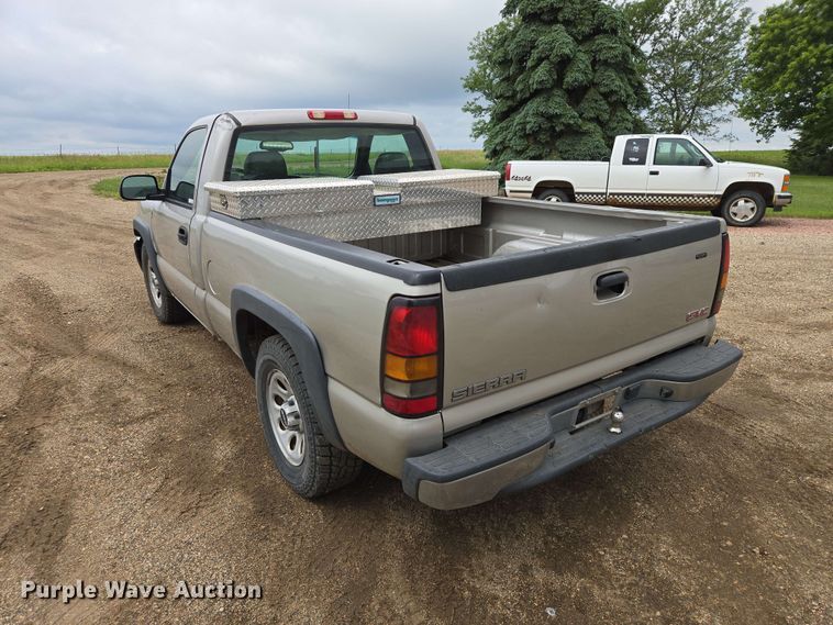 image for item ER1745 2005 GMC Sierra 1500 pickup truck