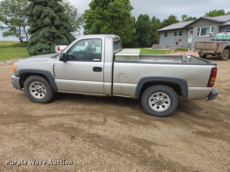 image for item ER1745 2005 GMC Sierra 1500 pickup truck