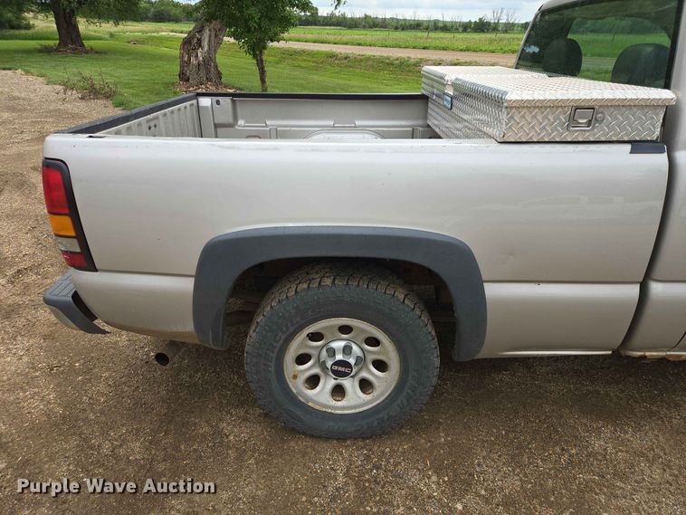 image for item ER1745 2005 GMC Sierra 1500 pickup truck