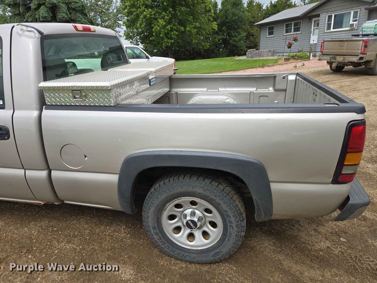 image for item ER1745 2005 GMC Sierra 1500 pickup truck