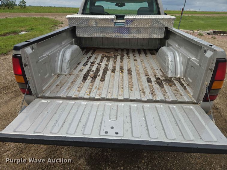 image for item ER1745 2005 GMC Sierra 1500 pickup truck