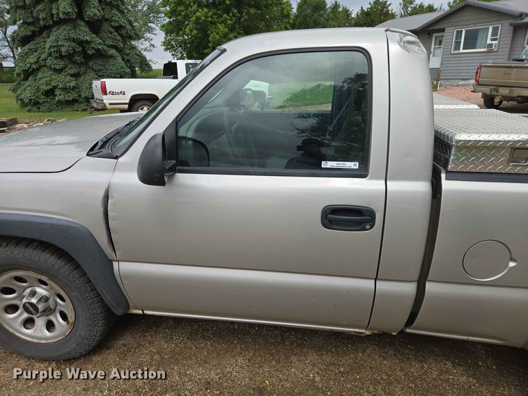 image for item ER1745 2005 GMC Sierra 1500 pickup truck