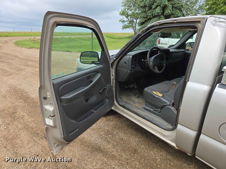 image for item ER1745 2005 GMC Sierra 1500 pickup truck