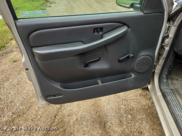 image for item ER1745 2005 GMC Sierra 1500 pickup truck