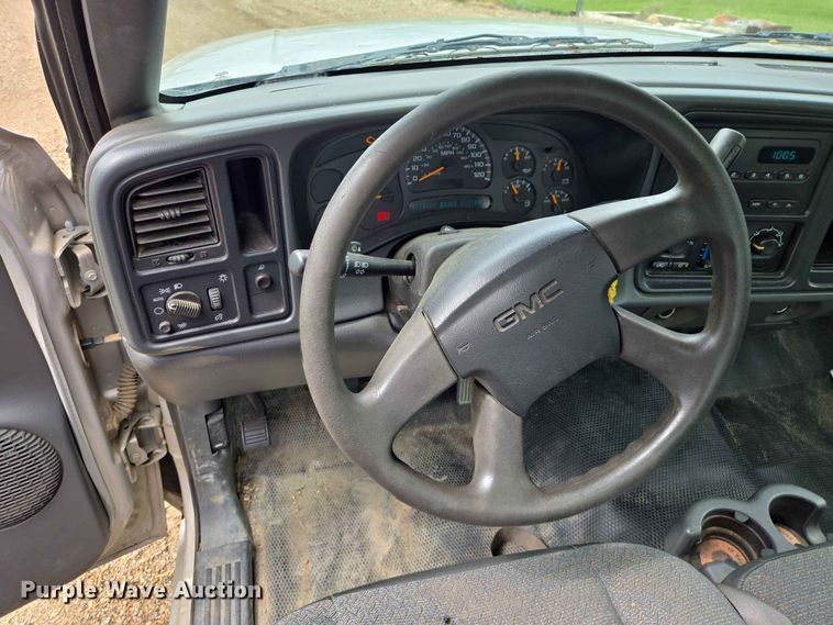 image for item ER1745 2005 GMC Sierra 1500 pickup truck