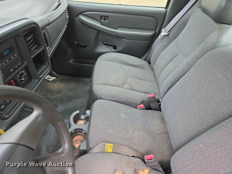 image for item ER1745 2005 GMC Sierra 1500 pickup truck