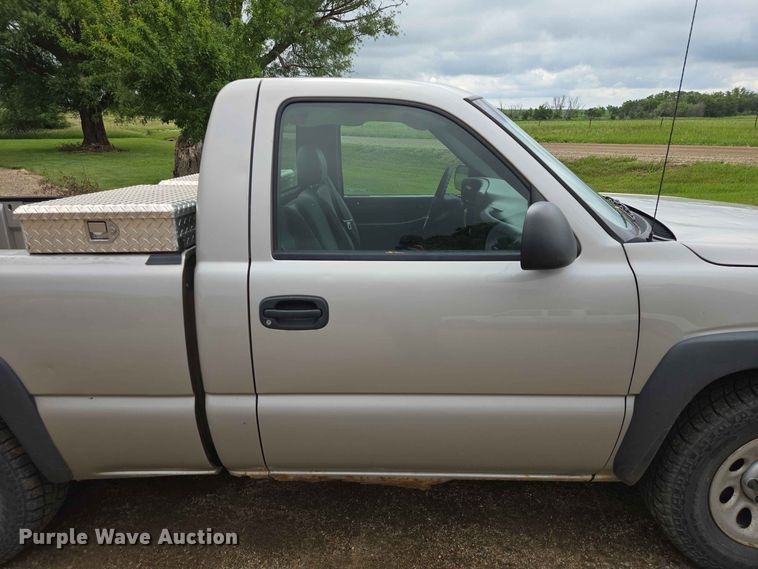 image for item ER1745 2005 GMC Sierra 1500 pickup truck
