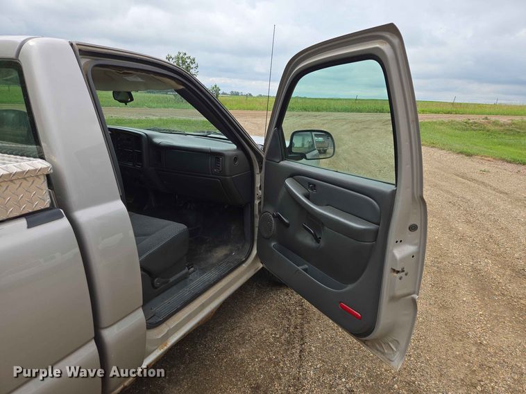 image for item ER1745 2005 GMC Sierra 1500 pickup truck