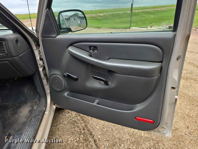 image for item ER1745 2005 GMC Sierra 1500 pickup truck