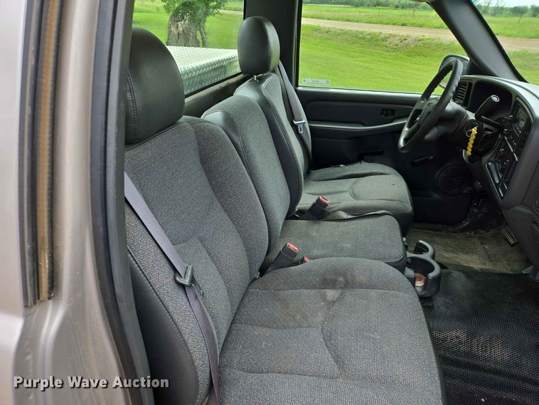 image for item ER1745 2005 GMC Sierra 1500 pickup truck