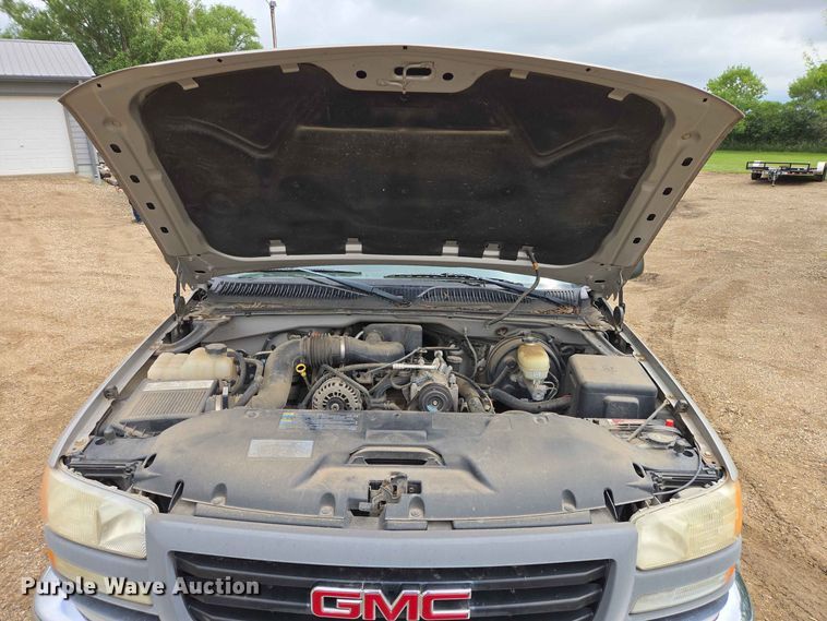 image for item ER1745 2005 GMC Sierra 1500 pickup truck