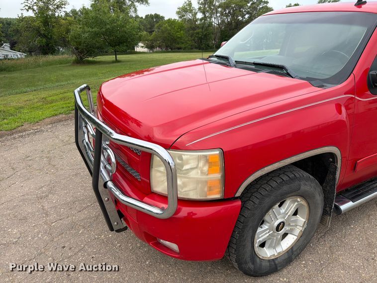 image for item ER1809 2011 Chevrolet Silverado Crew Cab pickup truck