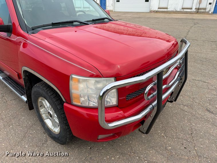 image for item ER1809 2011 Chevrolet Silverado Crew Cab pickup truck