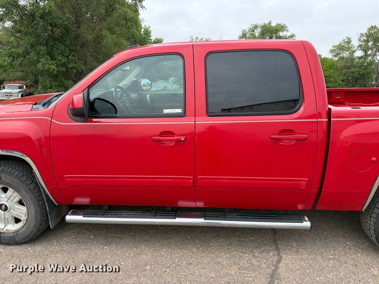 image for item ER1809 2011 Chevrolet Silverado Crew Cab pickup truck