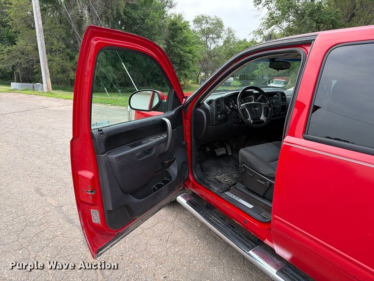 image for item ER1809 2011 Chevrolet Silverado Crew Cab pickup truck