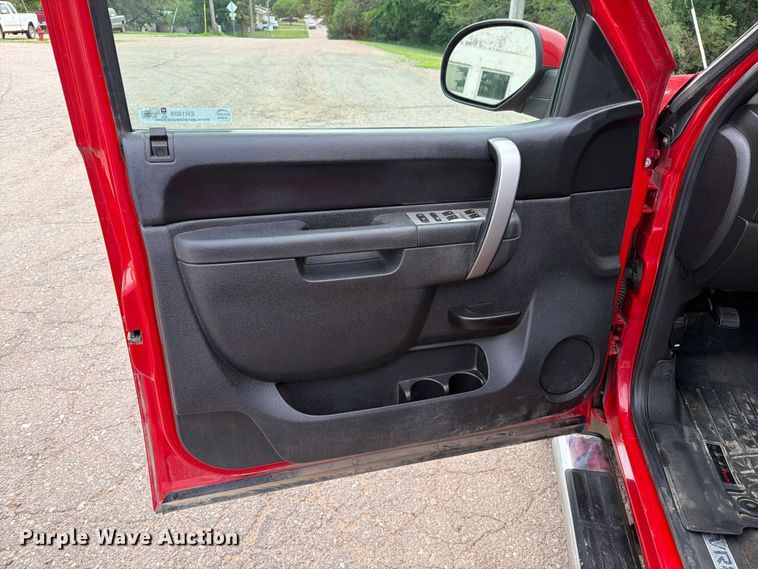 image for item ER1809 2011 Chevrolet Silverado Crew Cab pickup truck