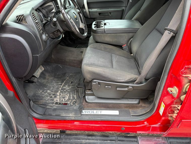 image for item ER1809 2011 Chevrolet Silverado Crew Cab pickup truck