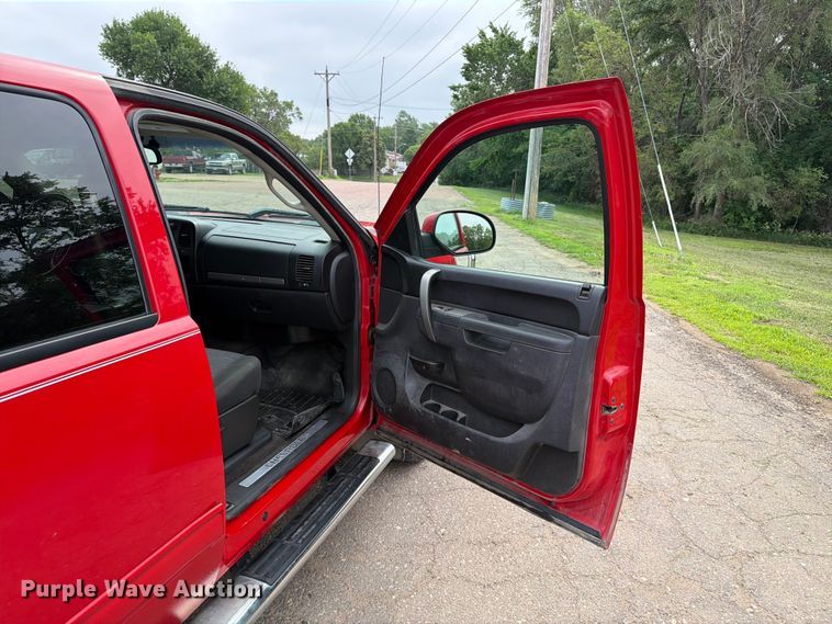 image for item ER1809 2011 Chevrolet Silverado Crew Cab pickup truck