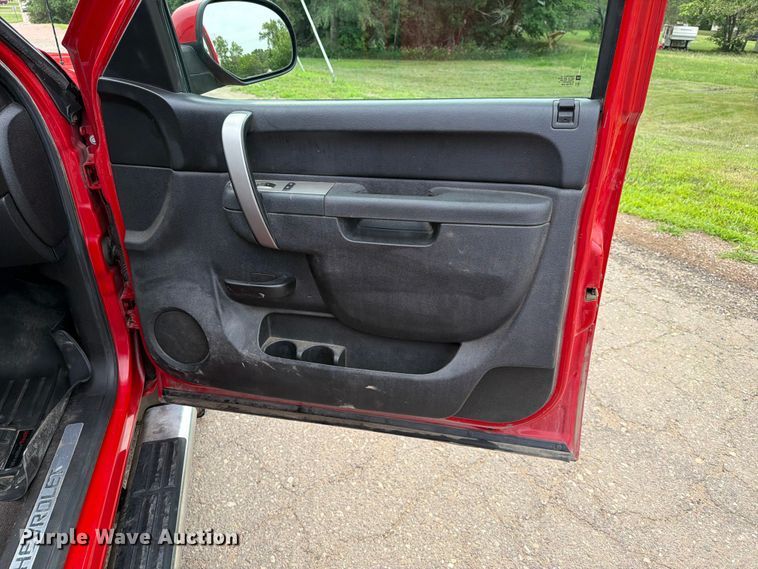 image for item ER1809 2011 Chevrolet Silverado Crew Cab pickup truck