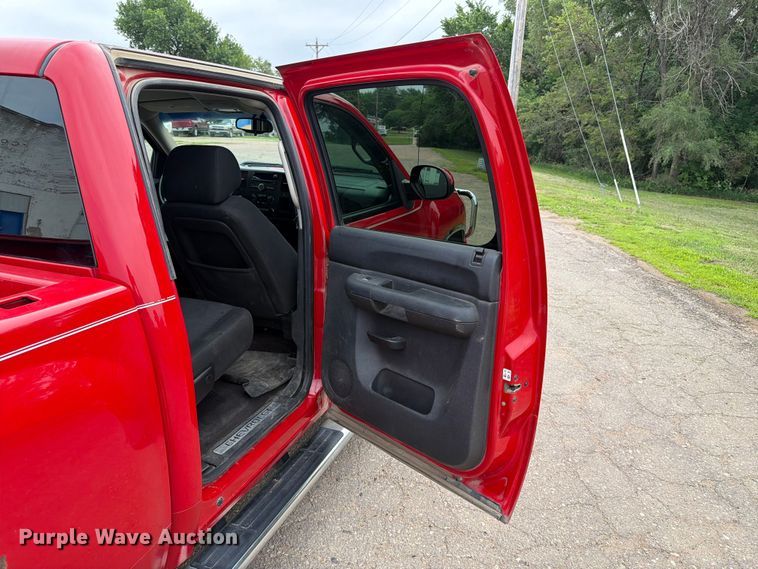 image for item ER1809 2011 Chevrolet Silverado Crew Cab pickup truck