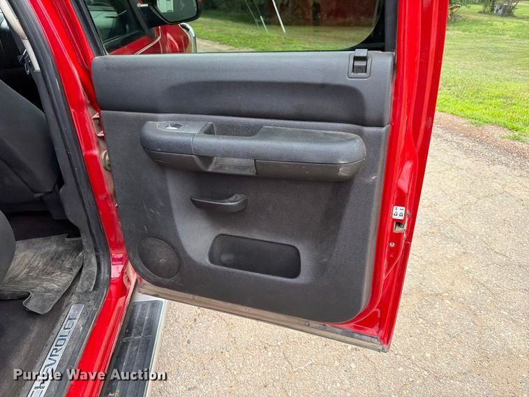 image for item ER1809 2011 Chevrolet Silverado Crew Cab pickup truck