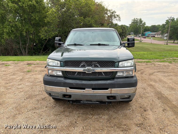 image for item ER1810 2004 Chevrolet Silverado 2500HD Crew Cab pickup truck