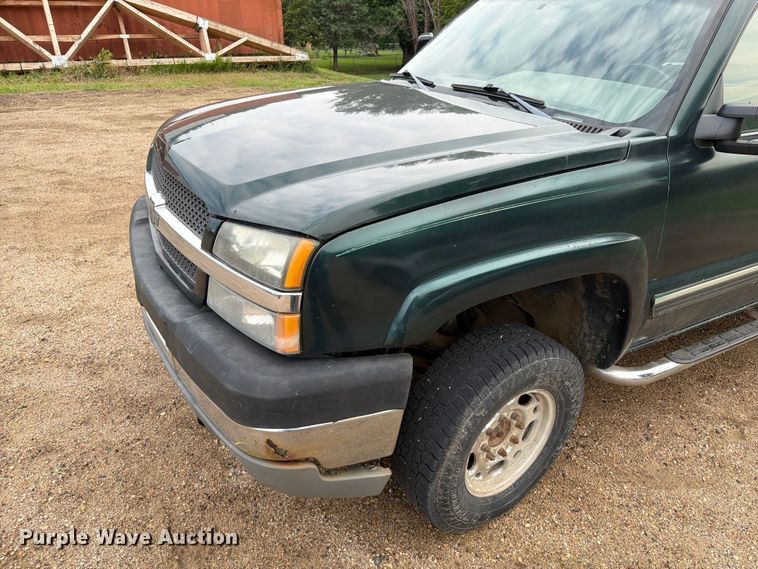 image for item ER1810 2004 Chevrolet Silverado 2500HD Crew Cab pickup truck