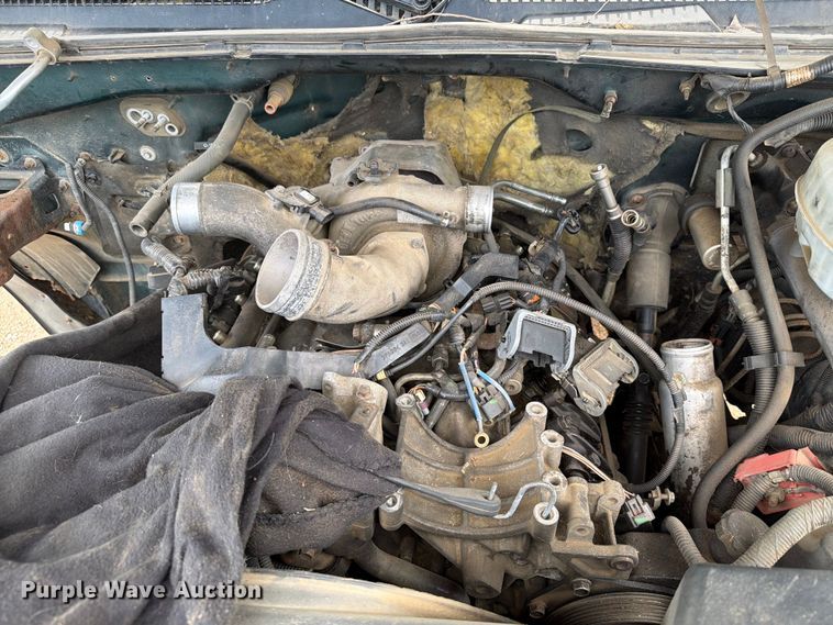 image for item ER1810 2004 Chevrolet Silverado 2500HD Crew Cab pickup truck