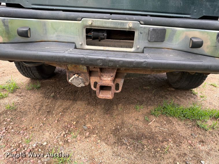 image for item ER1810 2004 Chevrolet Silverado 2500HD Crew Cab pickup truck