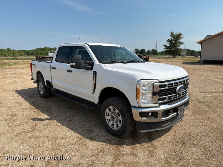 image for item ER1822 2023 Ford F250 Super Duty Crew Cab pickup truck