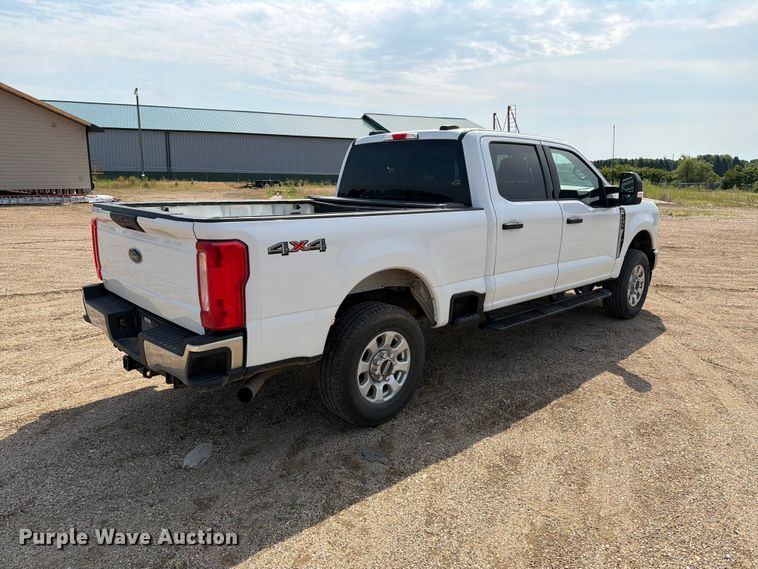 image for item ER1822 2023 Ford F250 Super Duty Crew Cab pickup truck