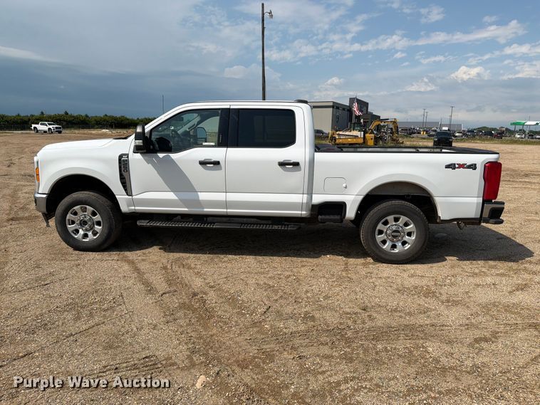 image for item ER1822 2023 Ford F250 Super Duty Crew Cab pickup truck