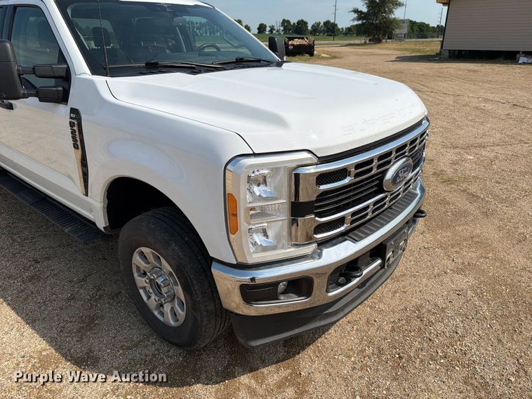 image for item ER1822 2023 Ford F250 Super Duty Crew Cab pickup truck