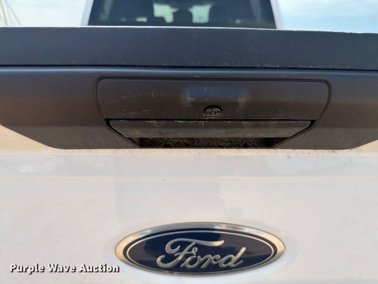 image for item ER1822 2023 Ford F250 Super Duty Crew Cab pickup truck