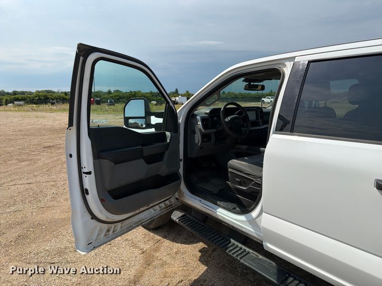 image for item ER1822 2023 Ford F250 Super Duty Crew Cab pickup truck