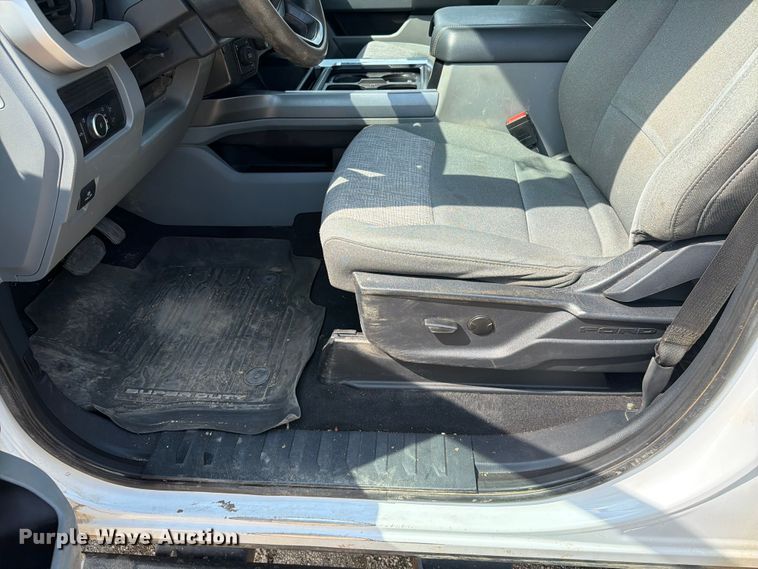 image for item ER1822 2023 Ford F250 Super Duty Crew Cab pickup truck