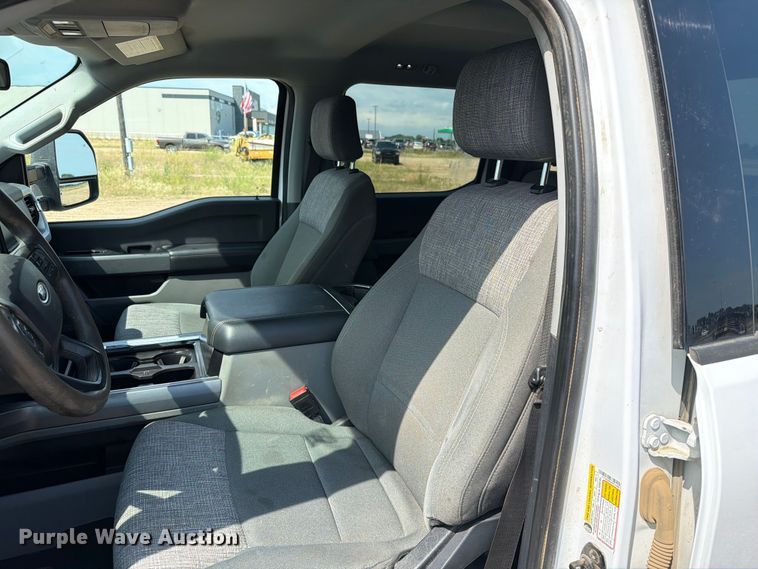 image for item ER1822 2023 Ford F250 Super Duty Crew Cab pickup truck