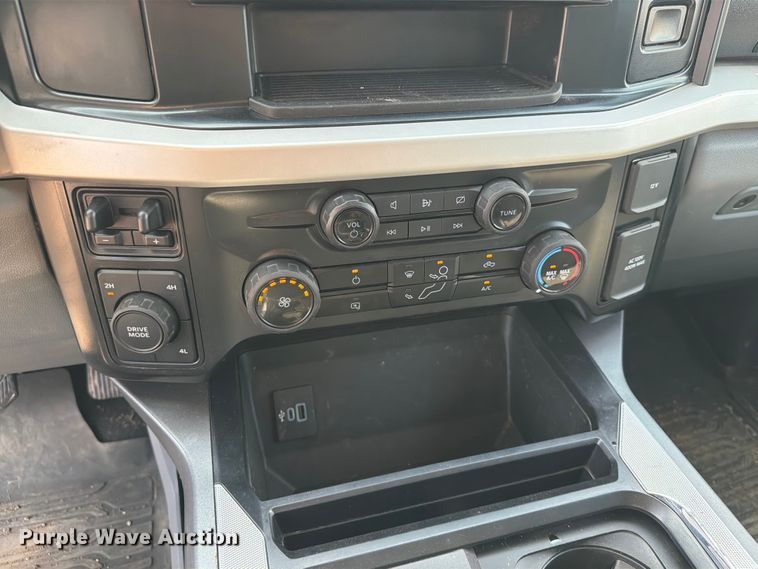 image for item ER1822 2023 Ford F250 Super Duty Crew Cab pickup truck
